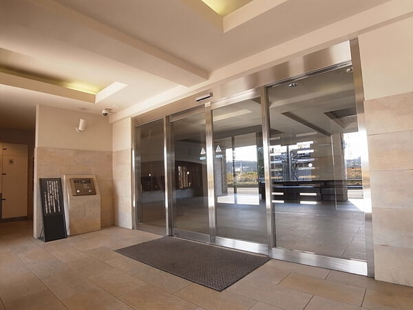 【シーズガーデン府中多摩川】エントランス（内）