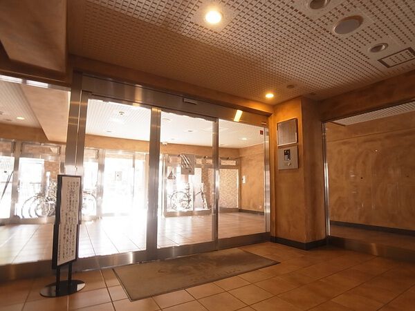 【ダイアパレスグランジェ府中是政】エントランス(内) 【ダイアパレスグランジェ府中是政】エントランス(内)