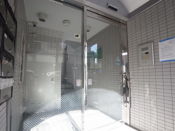 【メイゾン府中】エントランス（内）