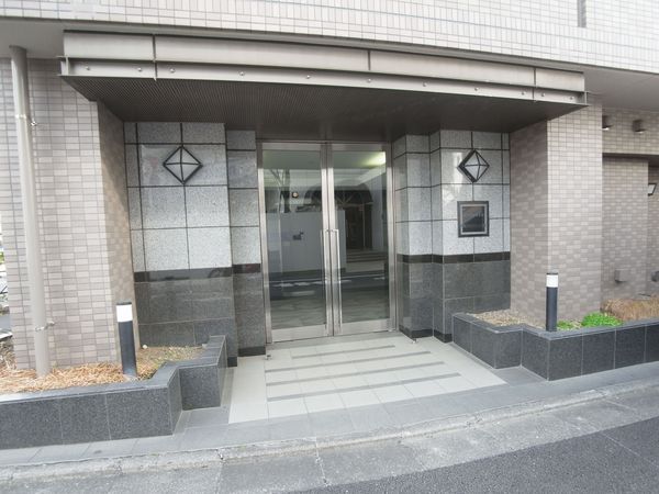 【ルーブル上北沢】エントランス