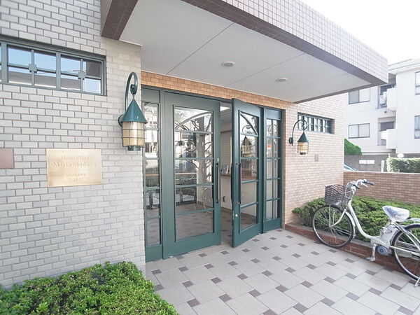 【ハイムプラザ三鷹新川】エントランス