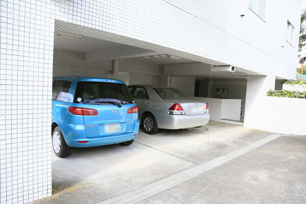 【柴崎ハウス】駐車場