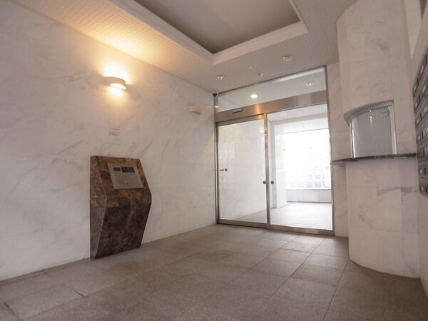 【ステーションビューロアール府中】エントランス(内) 【ステーションビューロアール府中】エントランス(内)