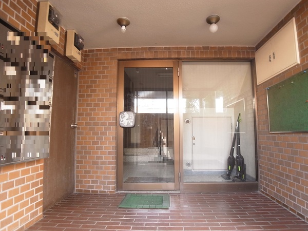 【ライオンズマンション府中第2】エントランス（内）