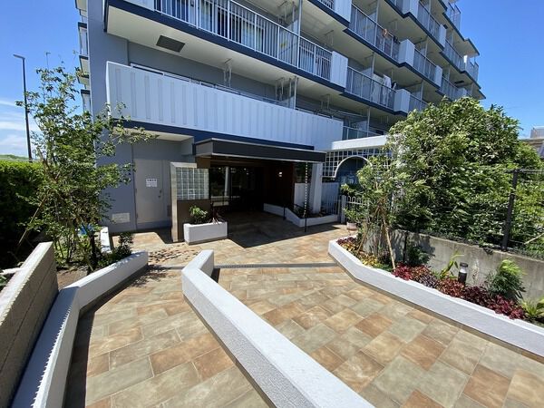 【ネオコーポ調布多摩川】エントランスアプローチ
