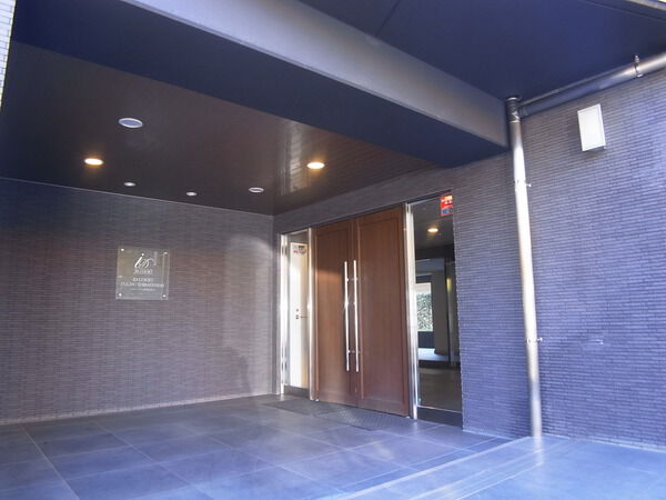 【アイディーコート府中白糸台】エントランス(外) 【アイディーコート府中白糸台】エントランス(外)