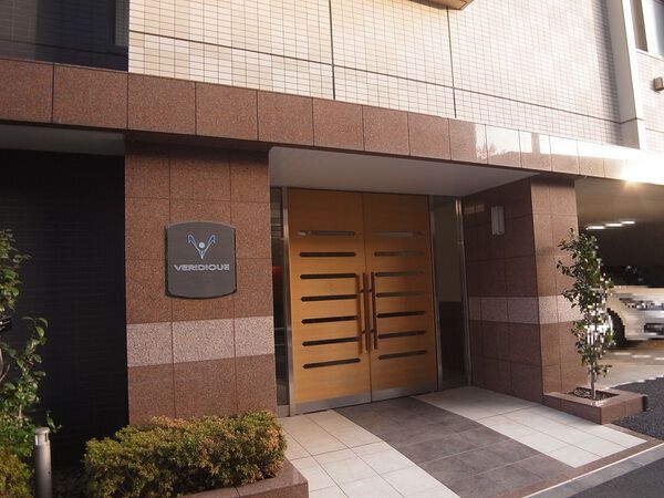 【ヴェルディーク飛田給】エントランス(外) 【ヴェルディーク飛田給】エントランス(外)