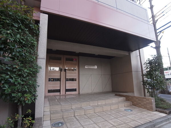 【エクセラージュ府中白糸台】エントランス(外) 【エクセラージュ府中白糸台】エントランス(外)