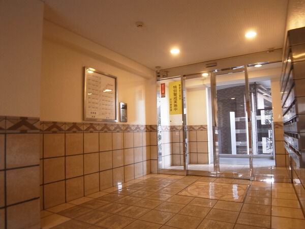【エクセラージュ府中白糸台】エントランス(内) 【エクセラージュ府中白糸台】エントランス(内)