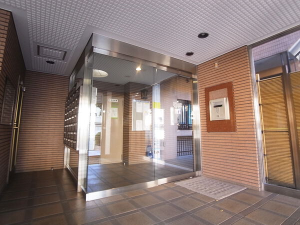 【ライオンズマンション府中白糸台】エントランス(内) 【ライオンズマンション府中白糸台】エントランス(内)