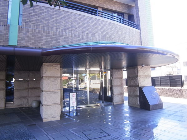 【府中白糸台サニーコート】エントランス(外) 【府中白糸台サニーコート】エントランス(外)