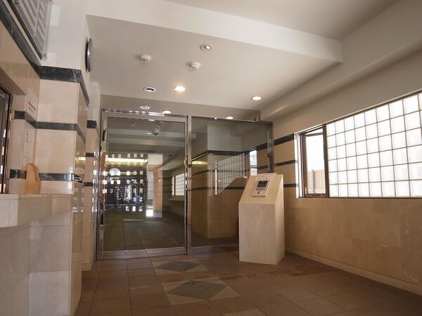 【クリオ府中白糸台壱番館】エントランス（内）