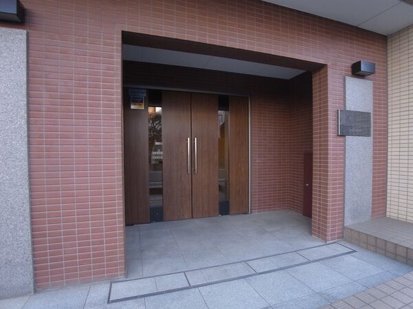 【マイキャッスル府中白糸台参番館】エントランス（外）