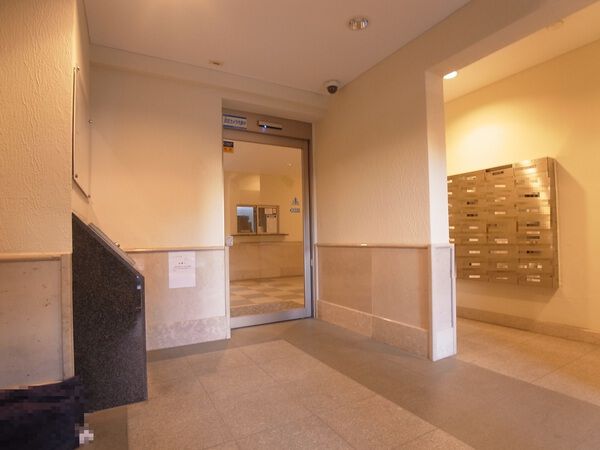 【マイキャッスル府中白糸台参番館】エントランス（内）