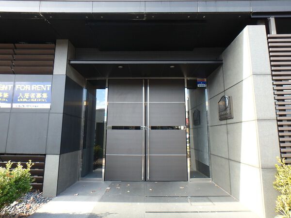 【メインステージ府中中河原駅前】エントランス(外) 【メインステージ府中中河原駅前】エントランス(外)