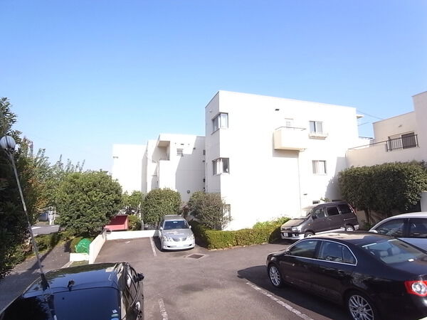 【コンドミニアム百草園】外観写真
