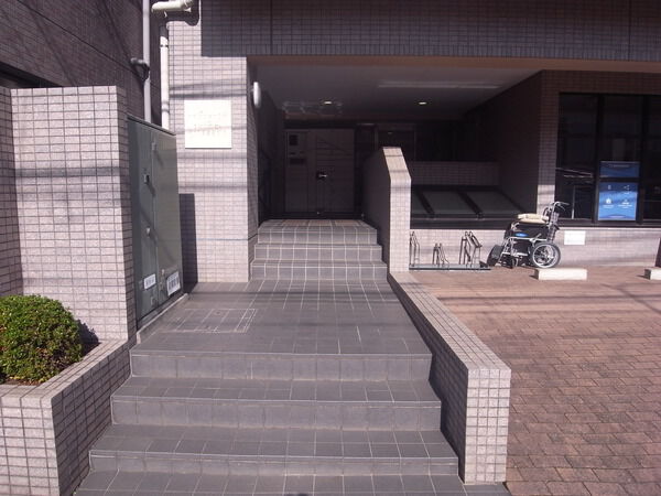 【インフィニティ下北沢】エントランス