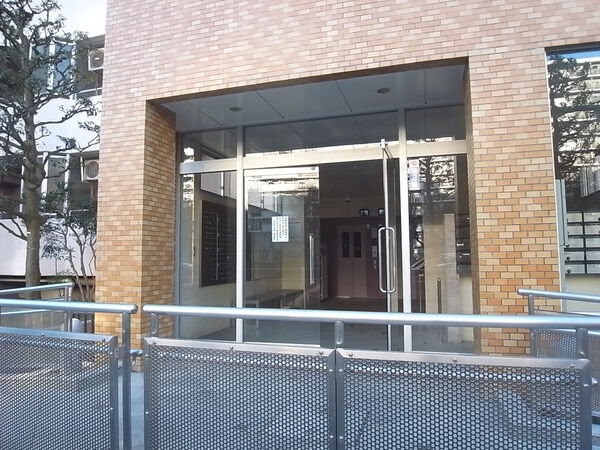 【新ゆりグリーンタウンポプラ街区】エントランス 【新ゆりグリーンタウンポプラ街区】エントランス