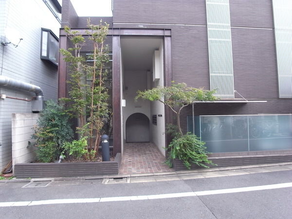 【クウェストスクウェア代沢】エントランス