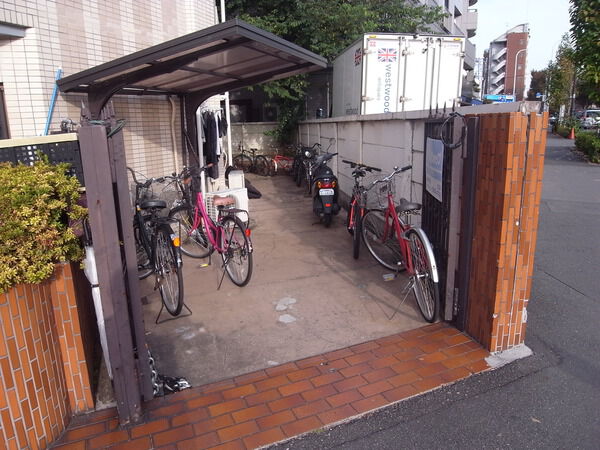【メゾンド・マルシエ】自転車置場