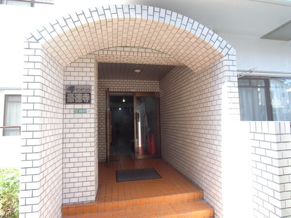 【サンビュウ豪徳寺】エントランス