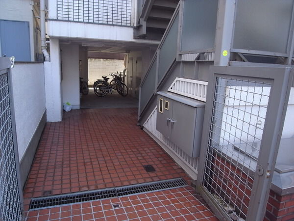 【ネオハイシティ豪徳寺】エントランス