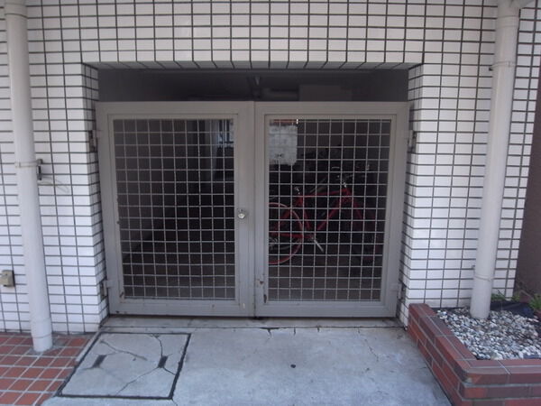 【ネオハイシティ豪徳寺】自転車置場
