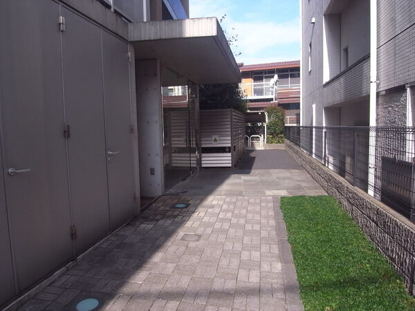 【ユニーブル豪徳寺】エントランス