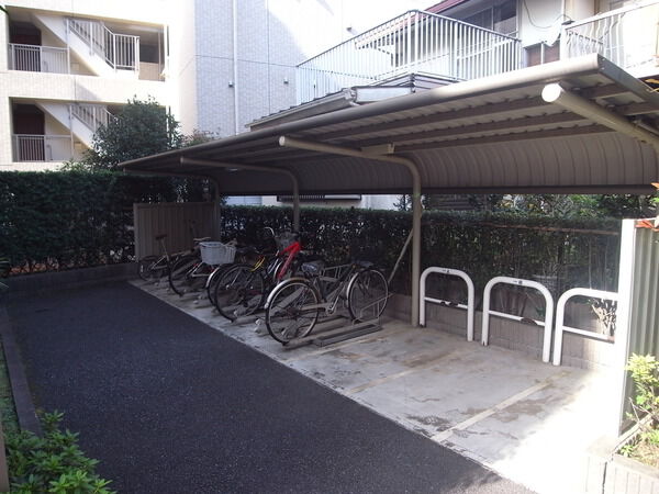 【ユニーブル豪徳寺】自転車置場