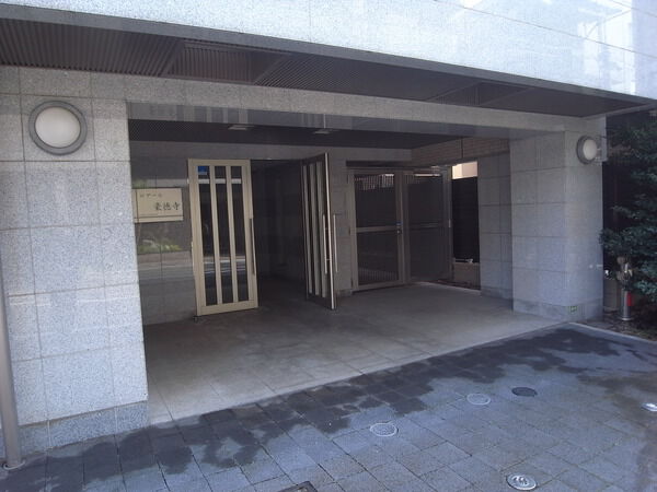 【ロアール豪徳寺】エントランス 【ロアール豪徳寺】エントランス