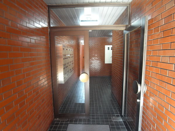 【赤堤明穂ハイツ】エントランス