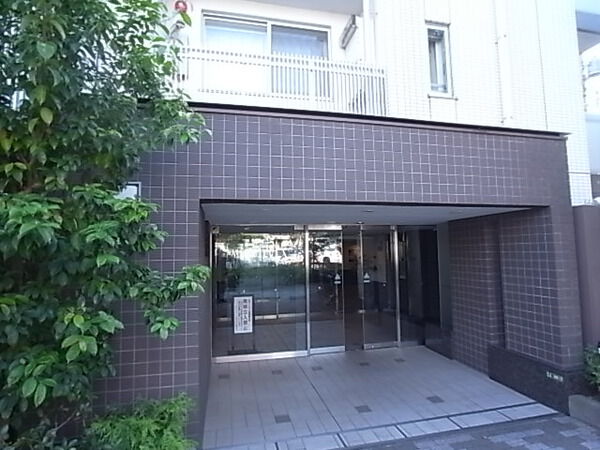 【グランスイート世田谷桜丘】エントランス