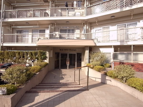 【桜丘フラワーマンション】エントランス