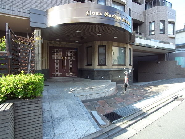 【ライオンズガーデン砧】エントランス