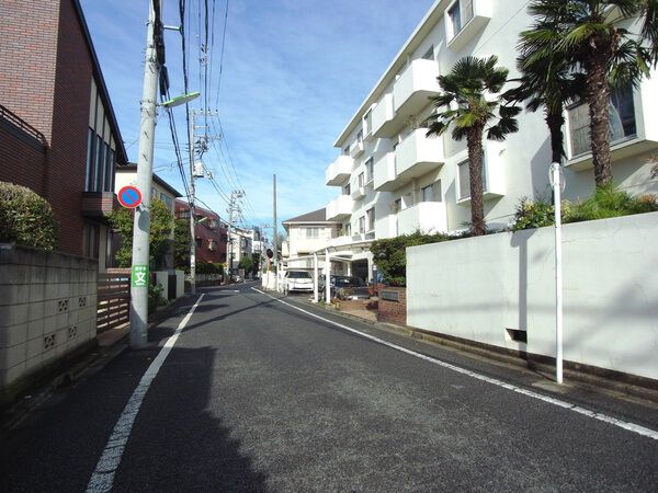 【祖師谷大蔵センチュリーマンション】前面道路 【祖師谷大蔵センチュリーマンション】前面道路
