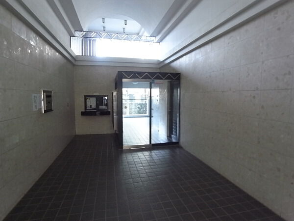 【グローリア初穂喜多見】エントランス