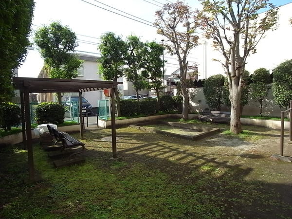 【ニューライフ狛江】敷地内公園