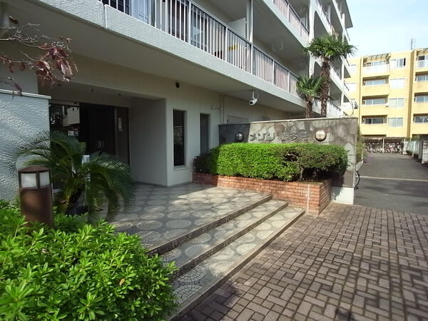 【メゾン喜多見】エントランス