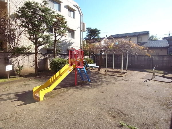 【メゾン喜多見】敷地内公園