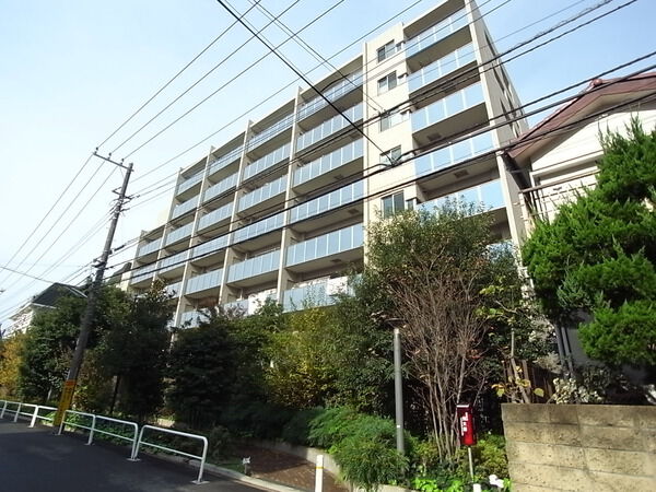 【ライオンズ喜多見ガーデンテラス】外観