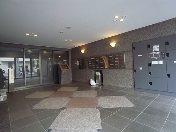 【ルーブル喜多見】エントランス