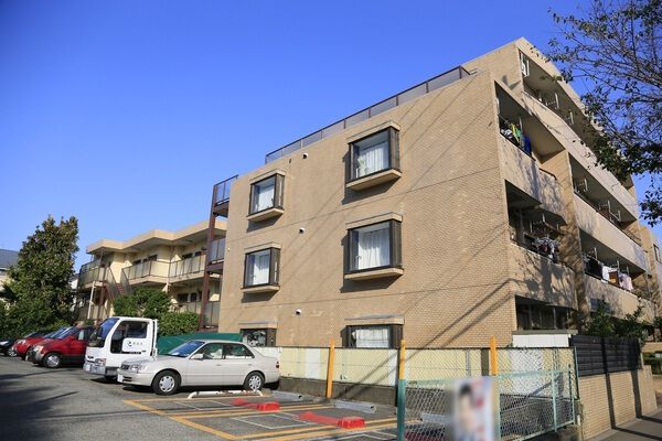【ワコーレ狛江ガーデン】建物外観（南西から）