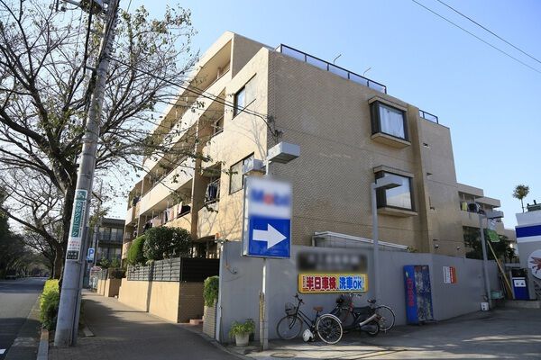 【ワコーレ狛江ガーデン】建物外観（南東から）