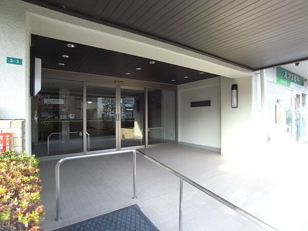 【東海狛江マンション】エントランス 【東海狛江マンション】エントランス