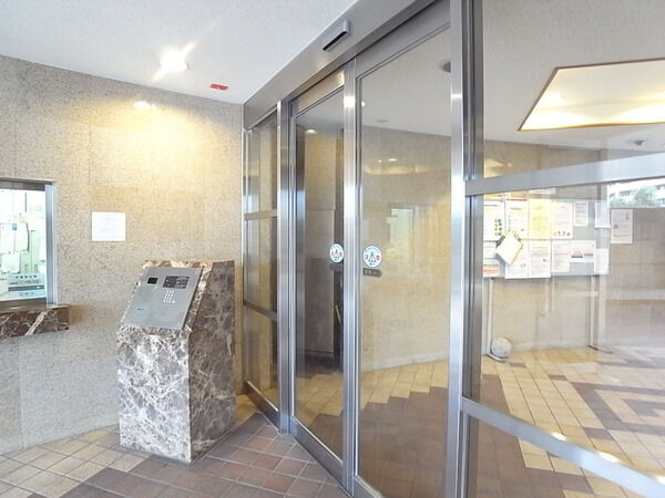 【ドラゴンマンション中央林間弐番館】エントランス内