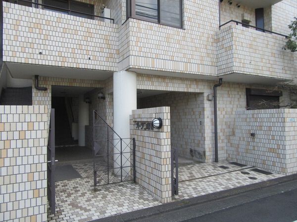 【ガーデン鷹番】エントランス 【ガーデン鷹番】エントランス