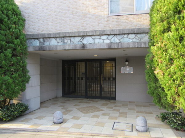 【プレール学芸大学参番館】エントランス 【プレール学芸大学参番館】エントランス