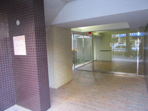 【ホームズ学芸大学】エントランスアプローチ