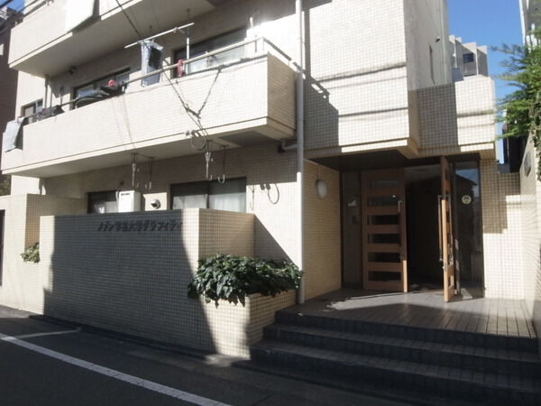 【メゾン学芸大学グラフィティ】外観写真