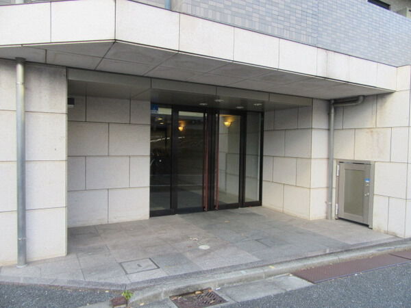 【ルーブル学芸大学七番館】エントランス